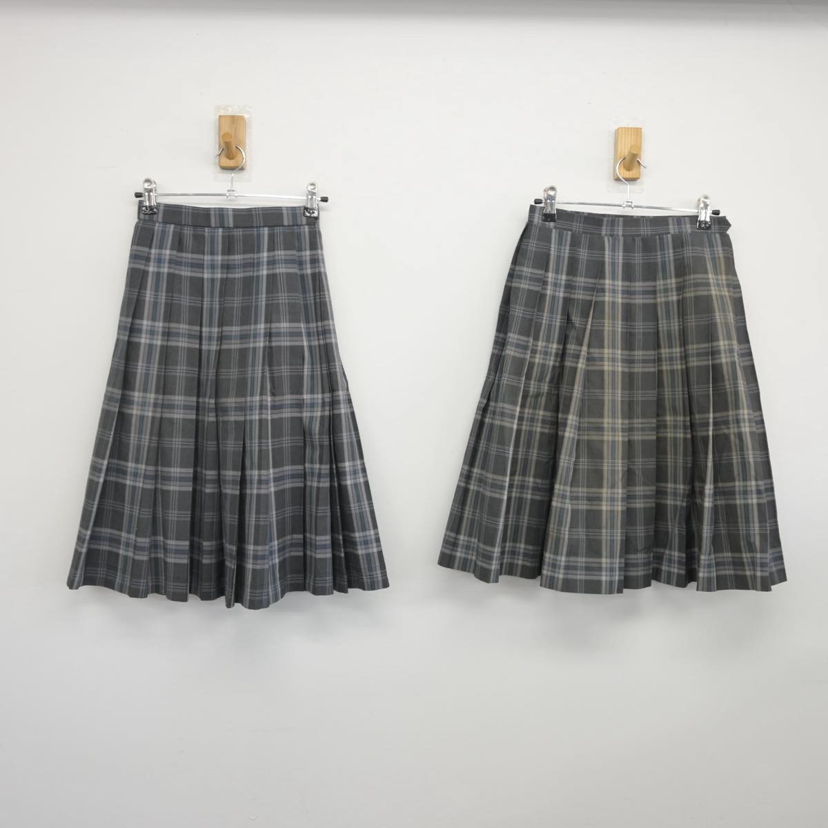 【中古】東京都 新宿西戸山中学校 女子制服 2点（スカート・スカート）sf029245