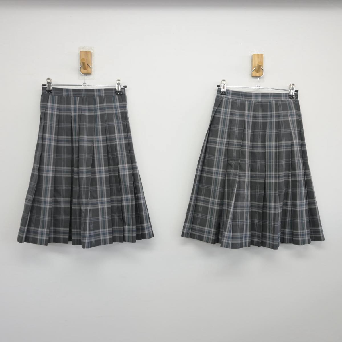 【中古】東京都 新宿西戸山中学校 女子制服 2点（スカート）sf029246