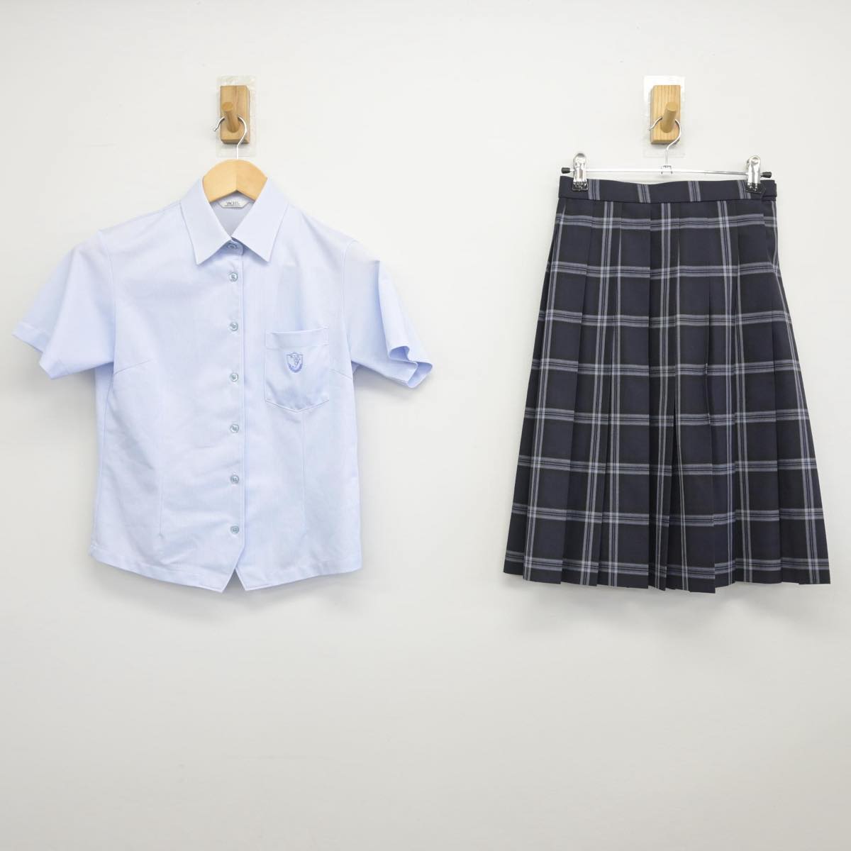 【中古】鳥取県 国立米子工業高等専門学校 女子制服 2点（シャツ・スカート）sf029262