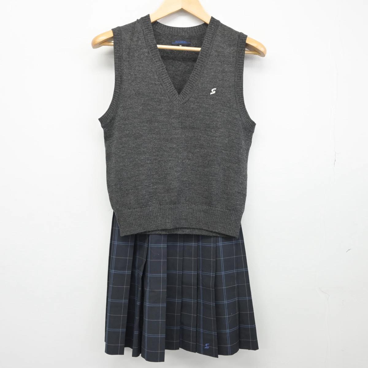 【中古】大阪府 東住吉総合高等学校 女子制服 2点（ニットベスト・スカート）sf029278