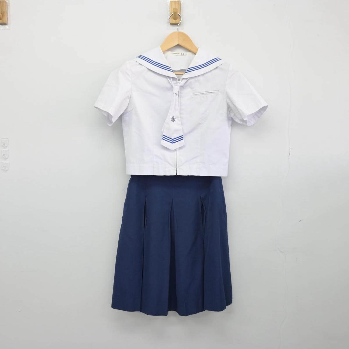 【中古】福岡県 香住丘高等学校 女子制服 3点（セーラー服・スカート）sf029285