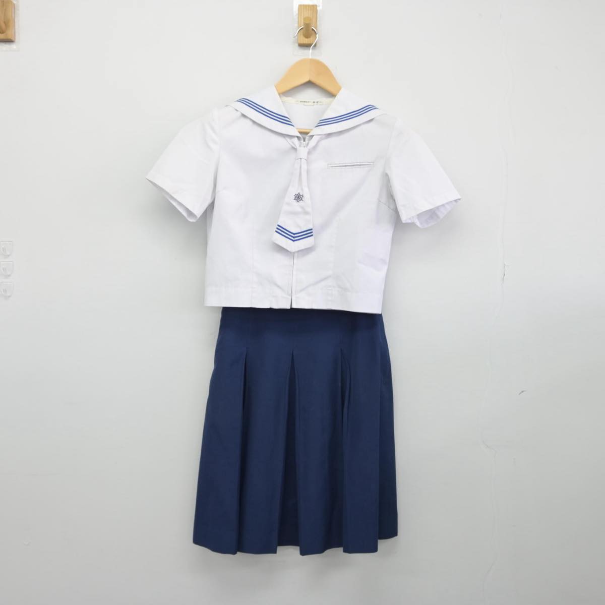 【中古】福岡県 香住丘高等学校 女子制服 3点（セーラー服・スカート）sf029286