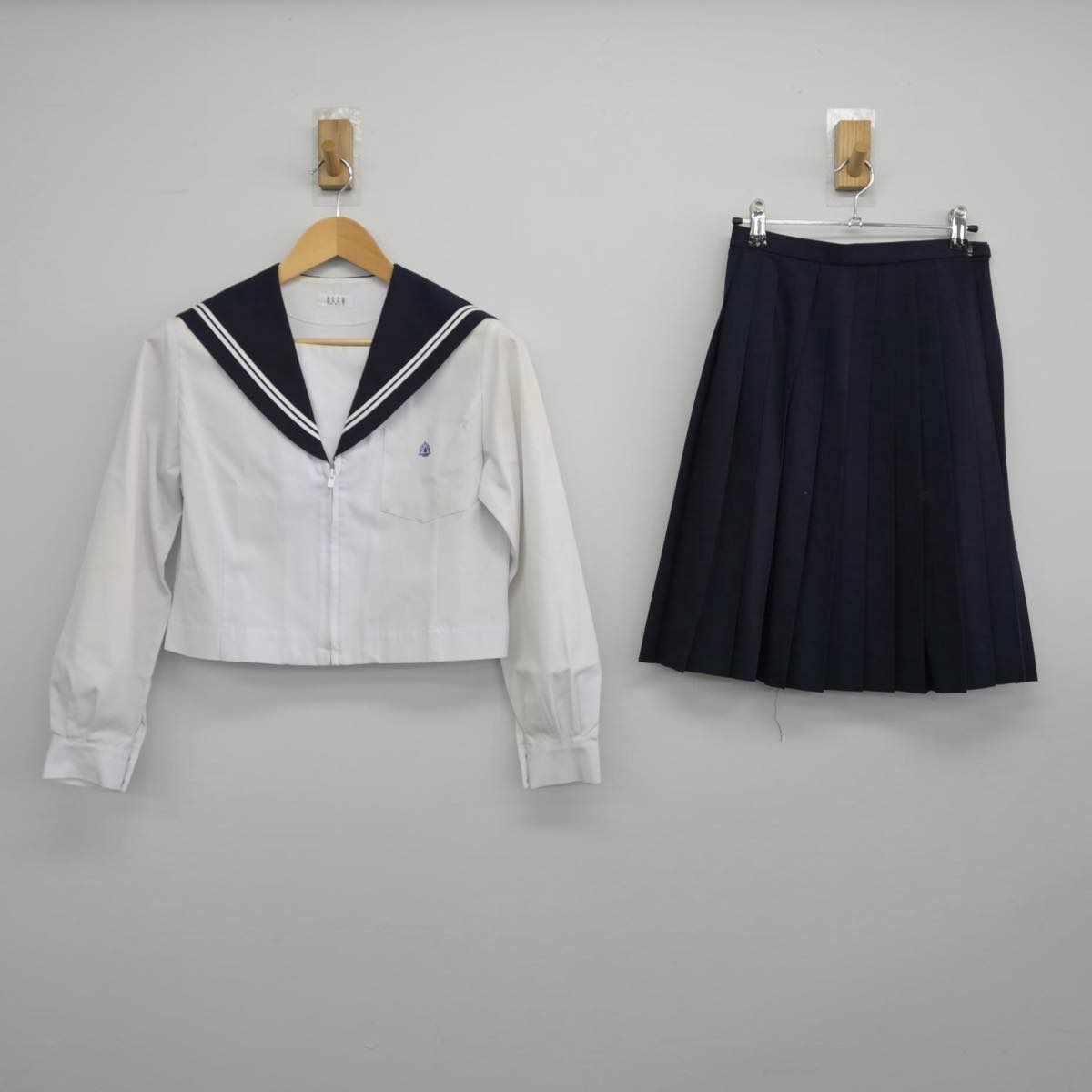 【中古】愛知県 津島高等学校 女子制服 2点（セーラー服・スカート）sf029292