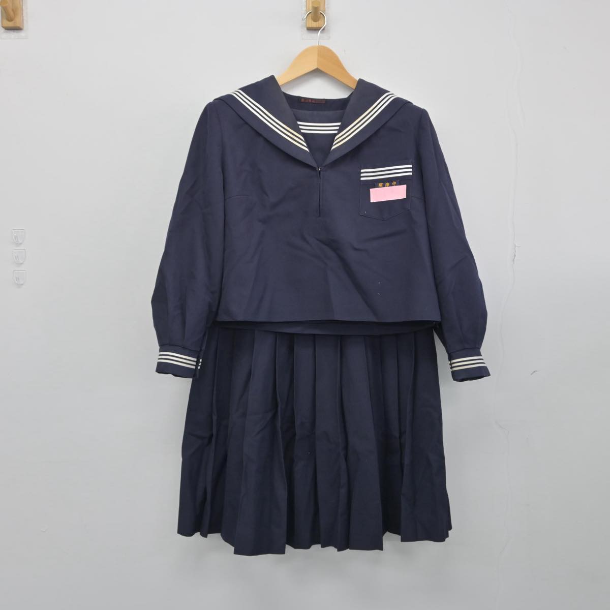 【中古】静岡県 須津中学校 女子制服 2点（セーラー服・スカート）sf029300