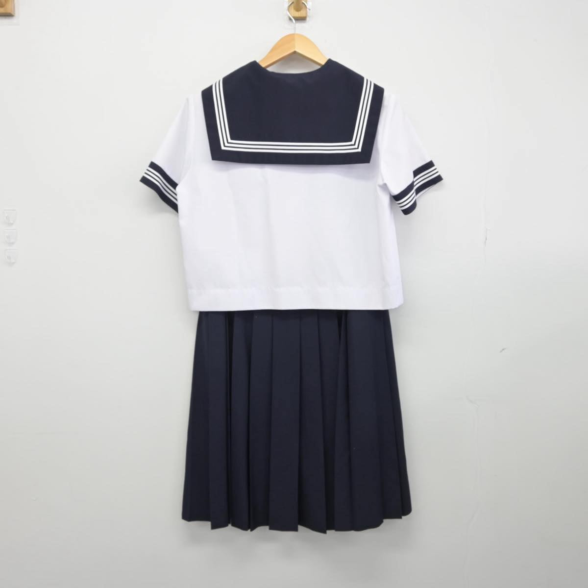 【中古】静岡県 須津中学校 女子制服 3点（セーラー服・スカート）sf029301