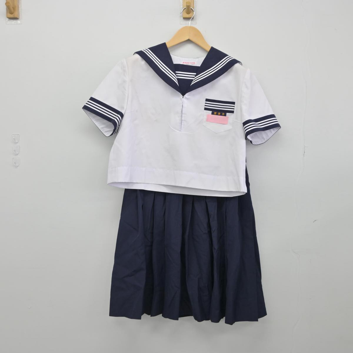 【中古】静岡県 須津中学校 女子制服 2点（セーラー服・スカート）sf029303