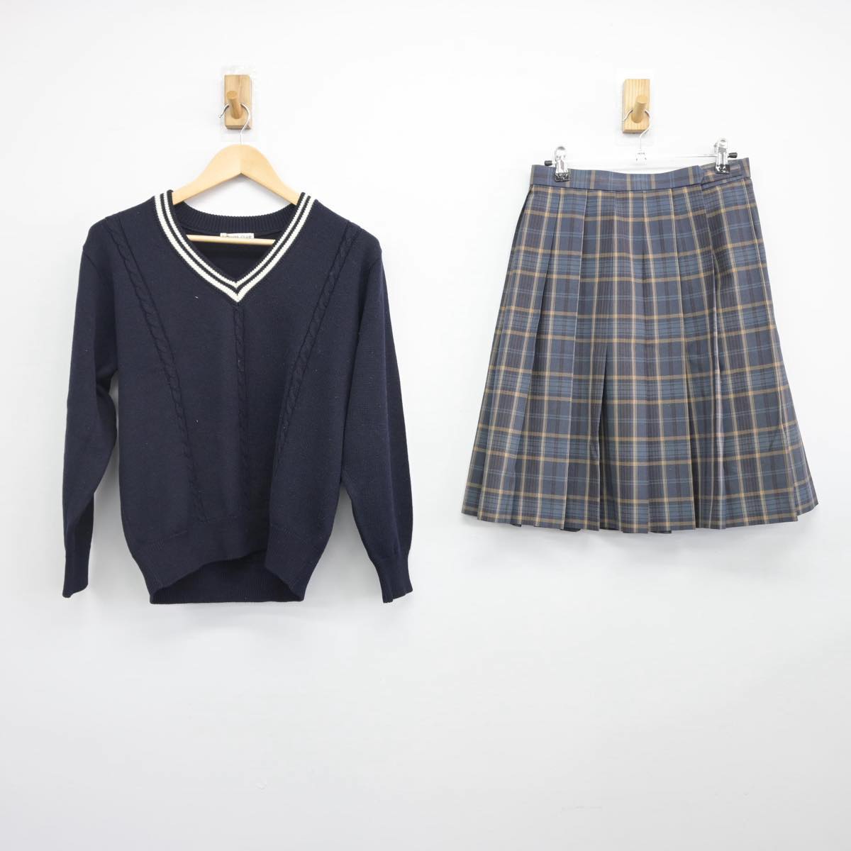 【中古】愛媛県 今治南高等学校 女子制服 2点（ニット・スカート）sf029316