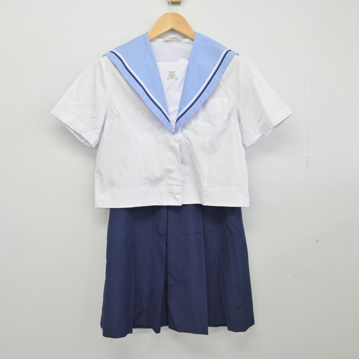 【中古】千葉県 貝塚中学校 女子制服 2点（セーラー服・スカート）sf029348