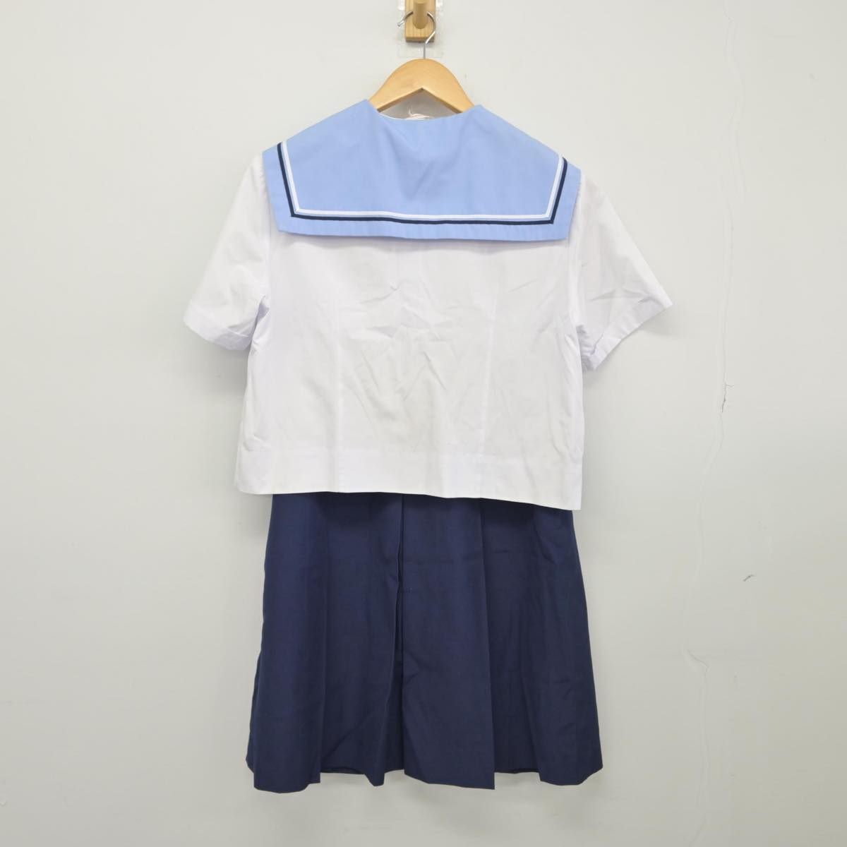 【中古】千葉県 貝塚中学校 女子制服 2点（セーラー服・スカート）sf029348