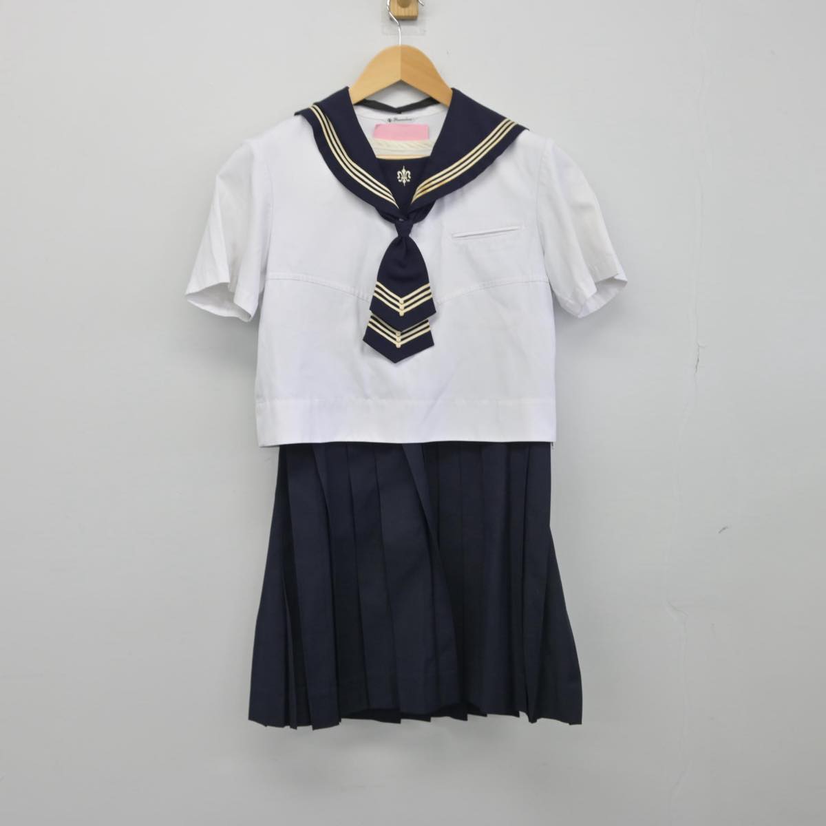 【中古】神奈川県 湘南白百合学園高等学校 女子制服 4点（セーラー服・スカート）sf029360