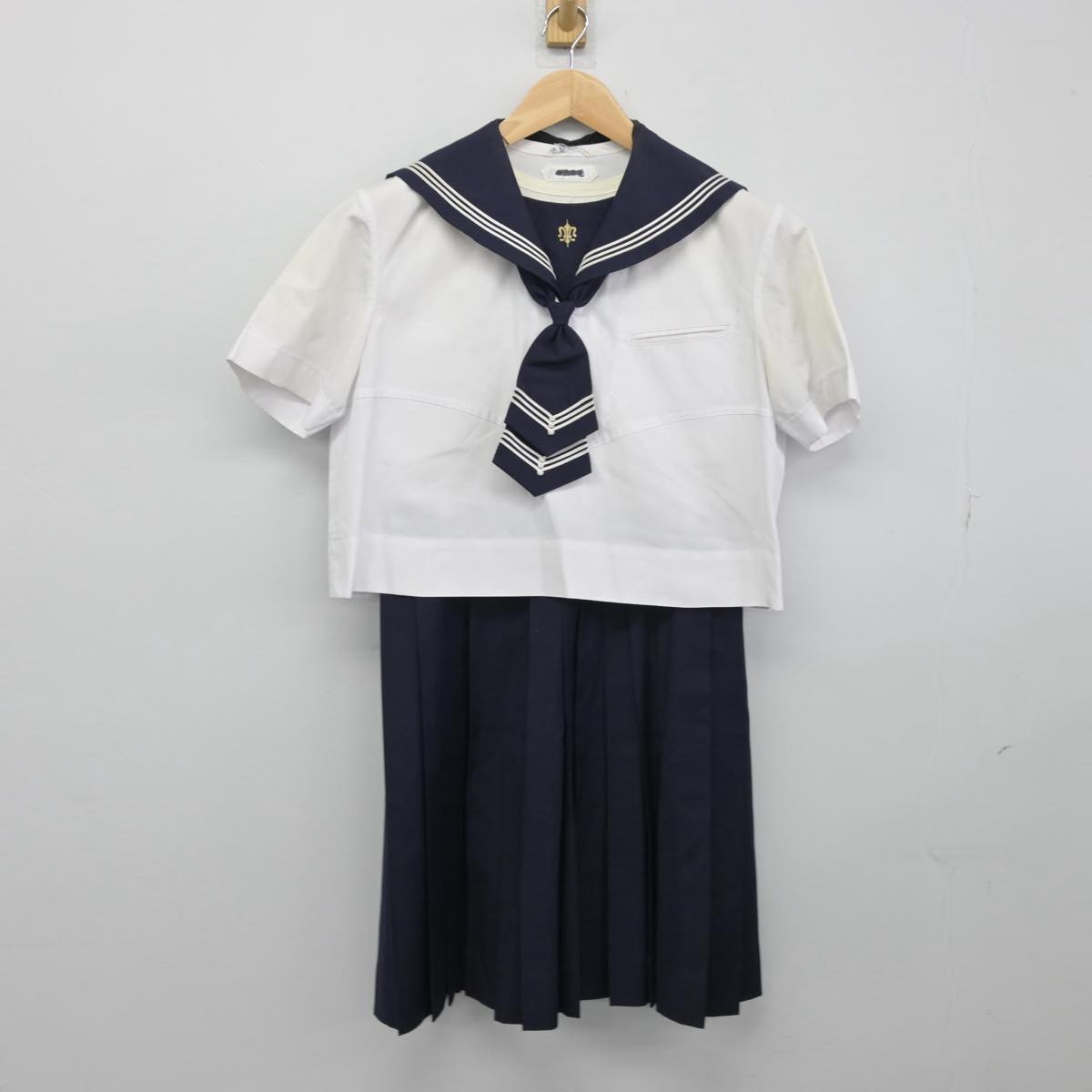 【中古】神奈川県 湘南白百合学園高等学校 女子制服 4点（セーラー服・セーラー服・スカート）sf029361