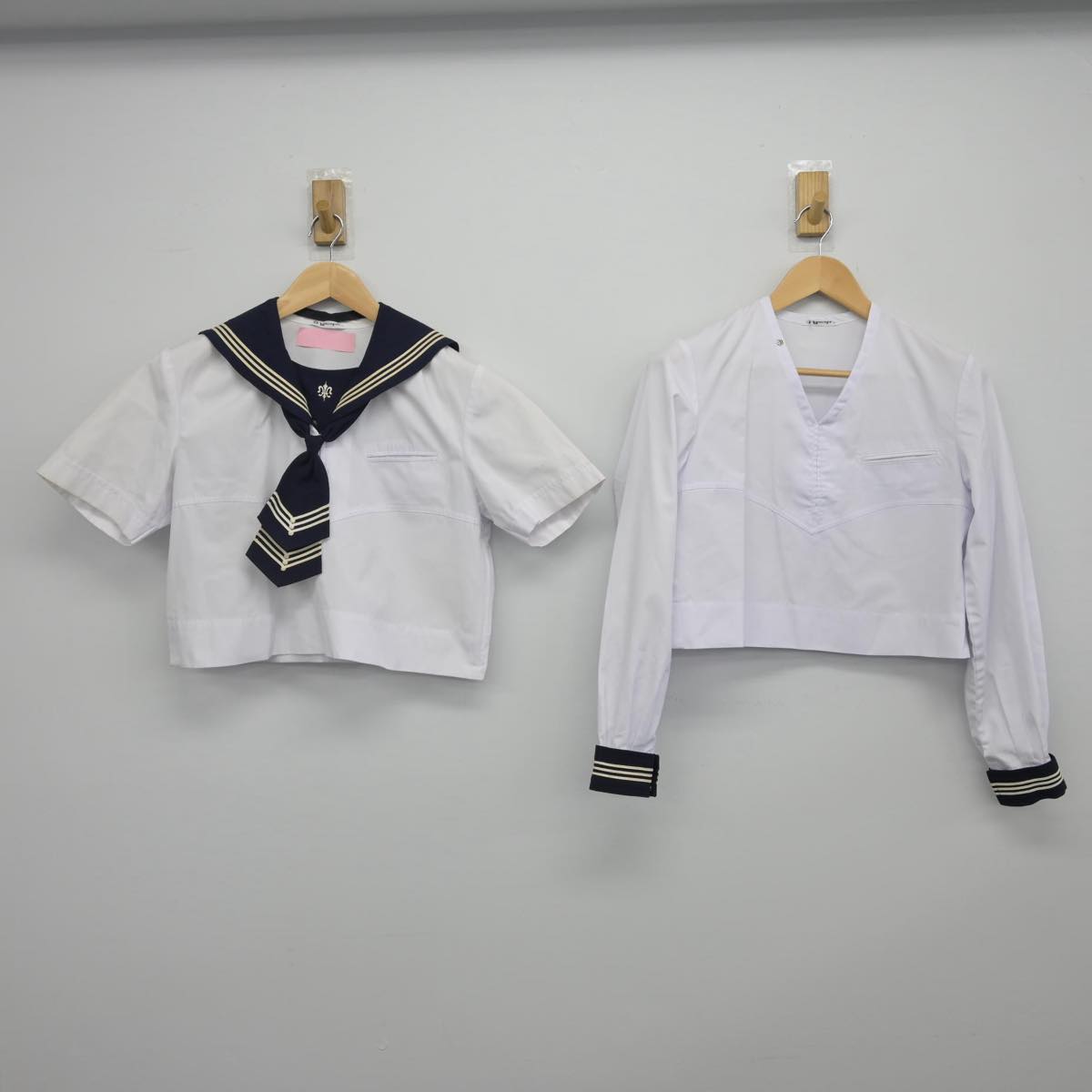 【中古】神奈川県 湘南白百合学園中学校 女子制服 4点（セーラー服・セーラー服・スカート）sf029368