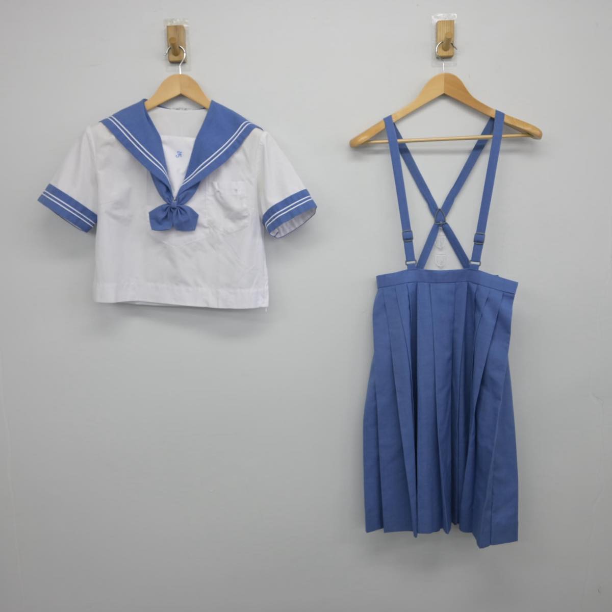 【中古】熊本県 二岡中学校 女子制服 3点（セーラー服・スカート）sf029377