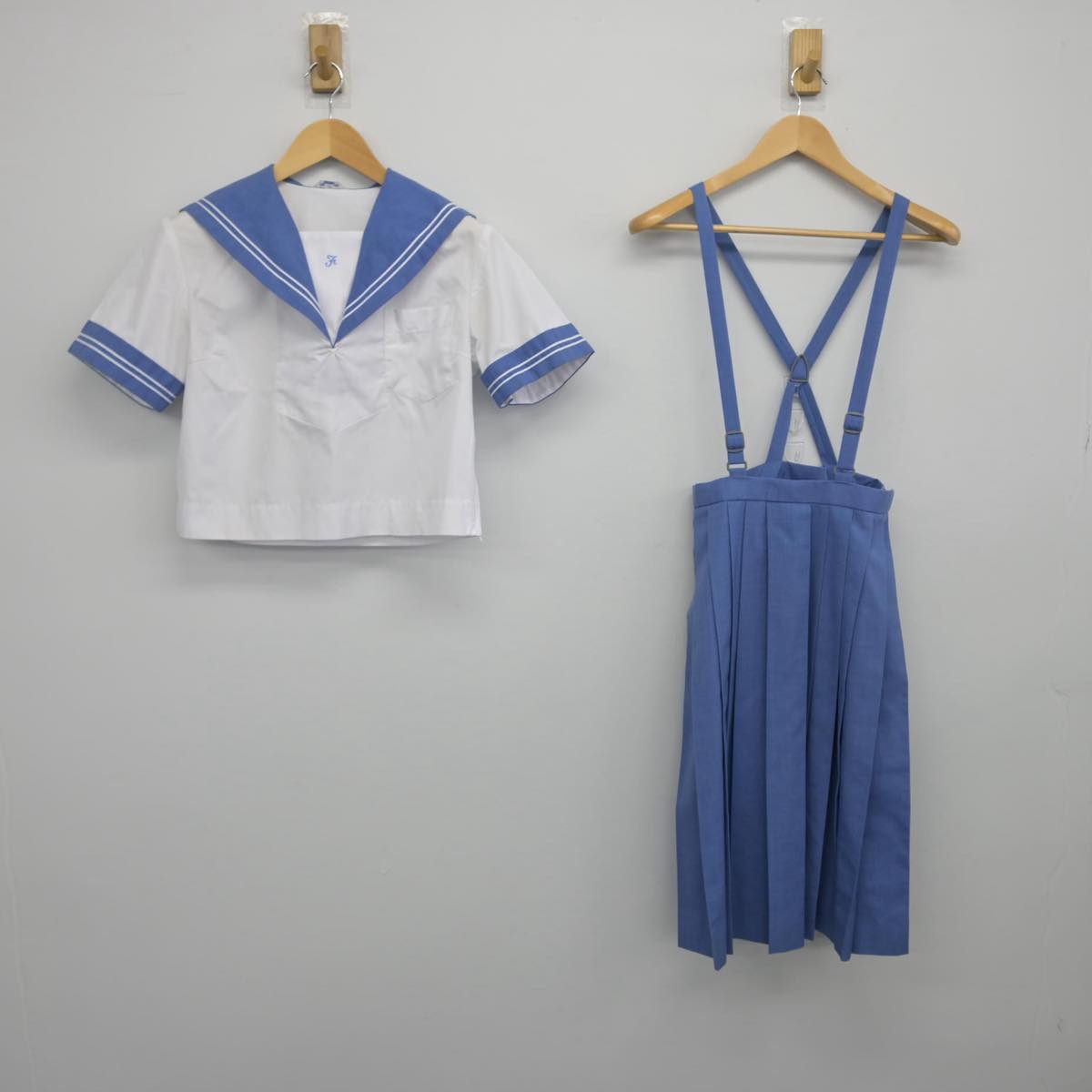 【中古】熊本県 二岡中学校 女子制服 2点（セーラー服・スカート）sf029378