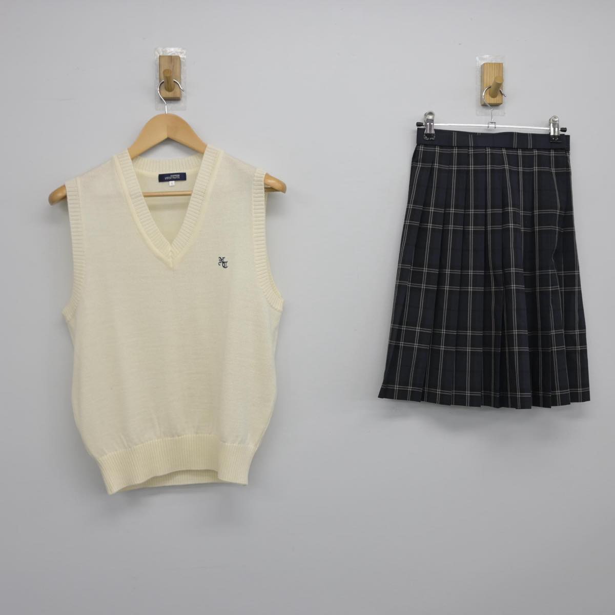 【中古】千葉県 野田中央高等学校 女子制服 2点（ニットベスト・スカート）sf029386