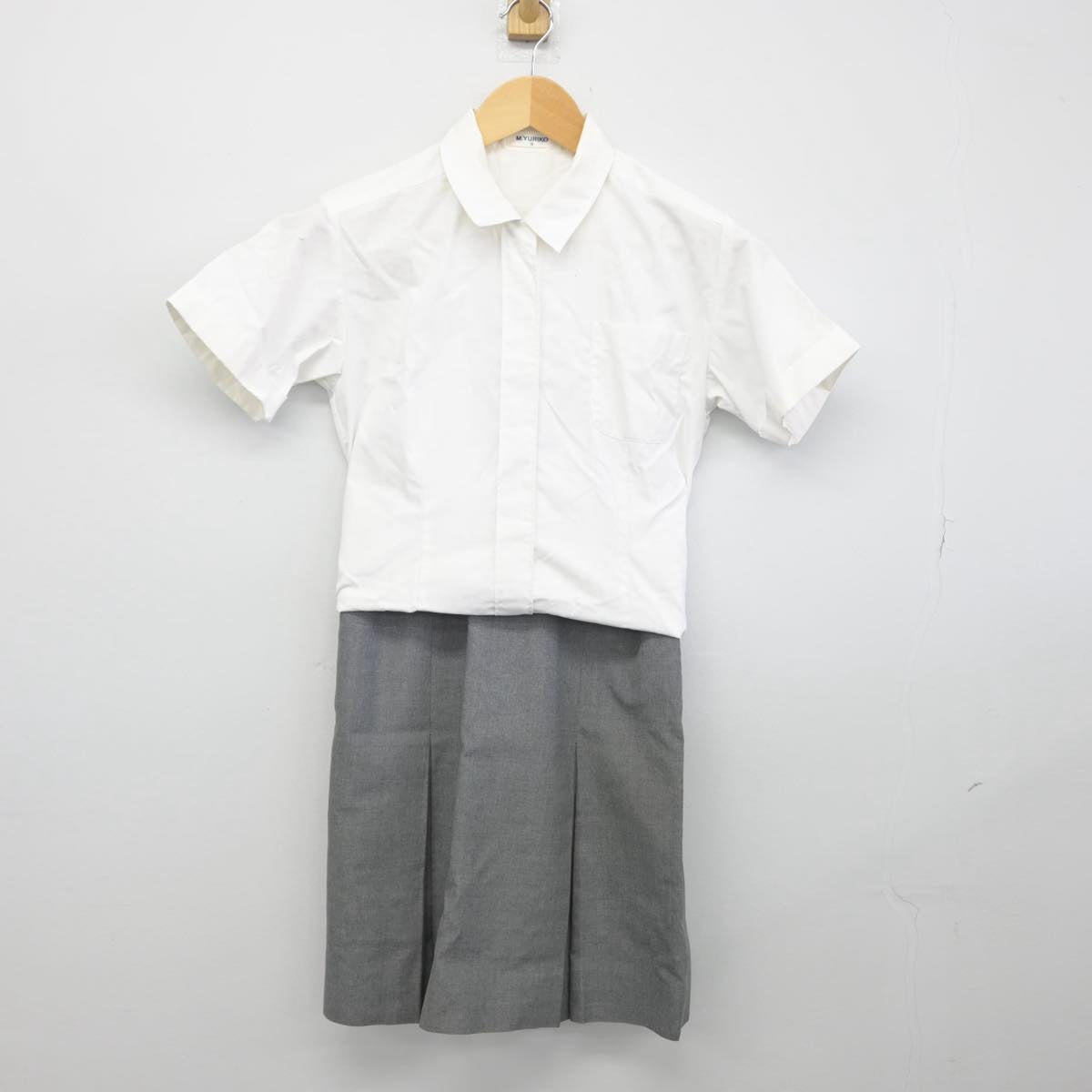 【中古】東京都 香蘭女学校中等科高等科学校 女子制服 2点（シャツ・スカート）sf029411