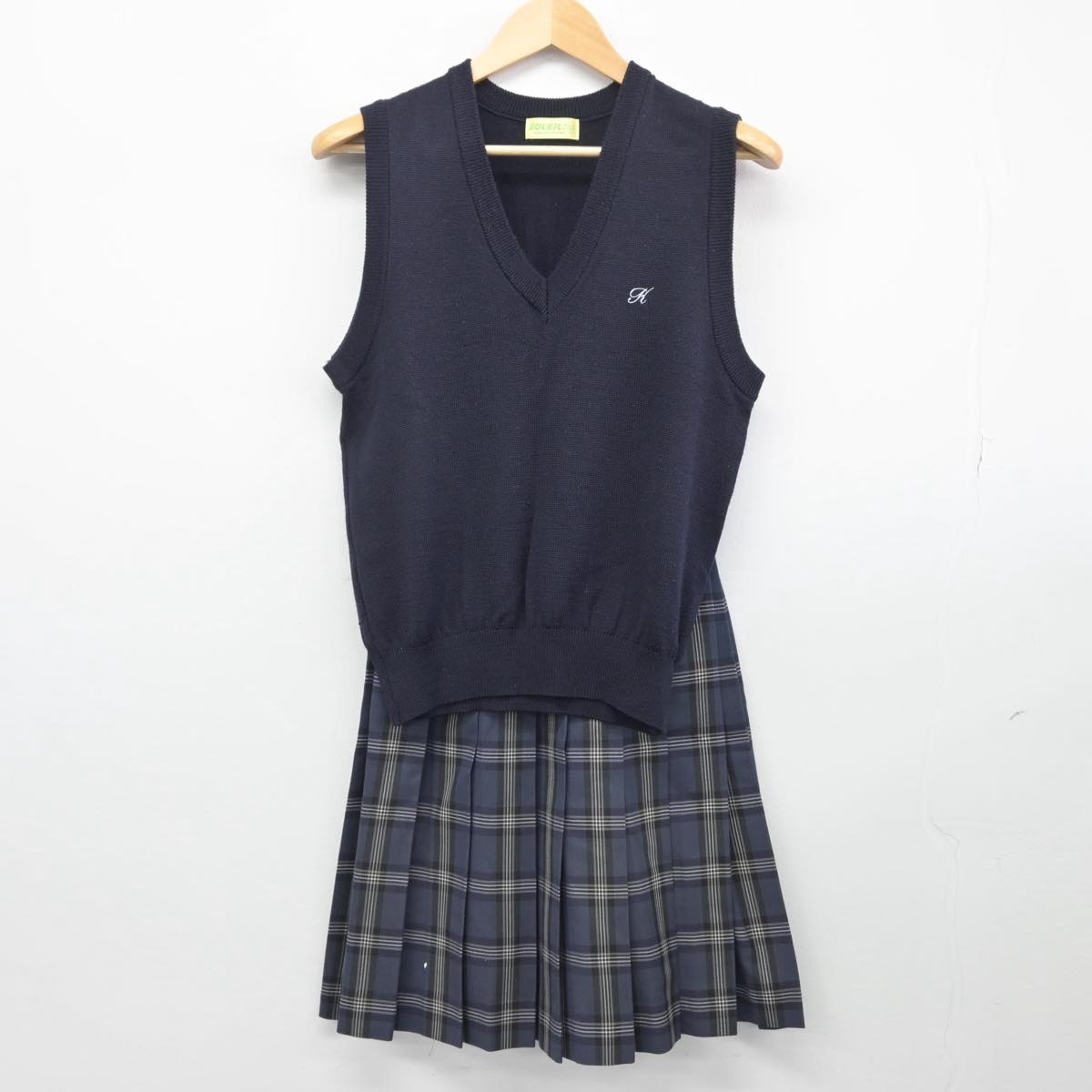 【中古】埼玉県 大宮開成高等学校 女子制服 3点（ニット・ニットベスト・スカート）sf029425