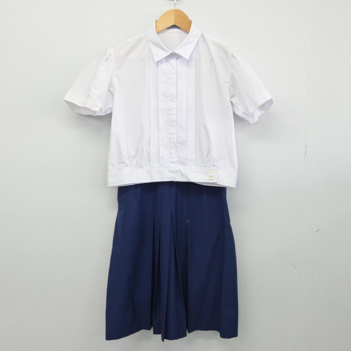 【中古】大阪府 四天王寺高等学校 女子制服 2点（シャツ・スカート）sf029435