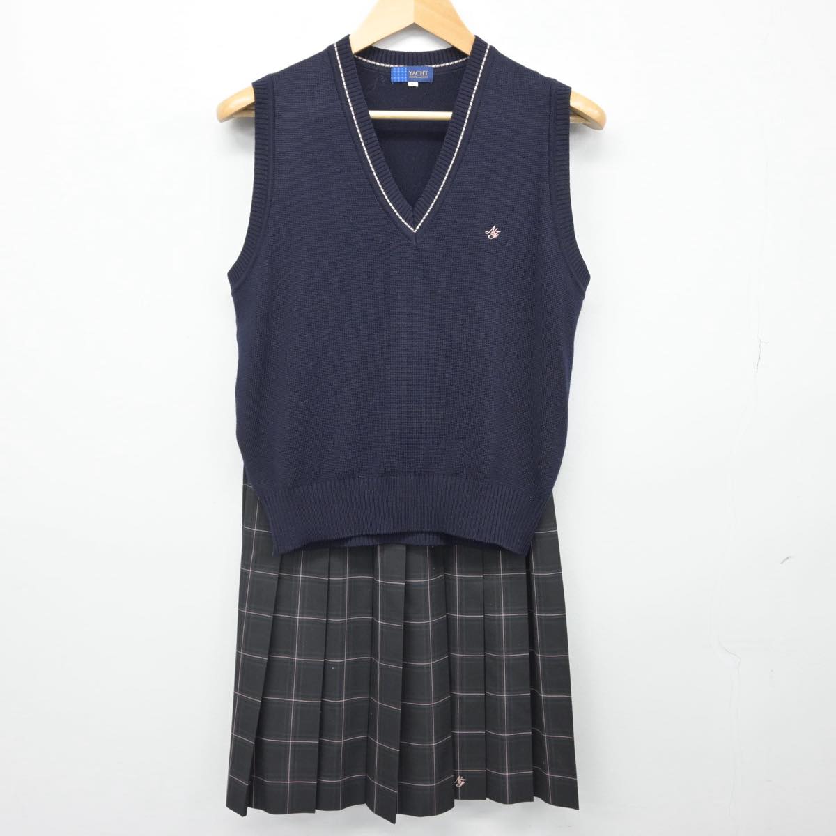 【中古】神奈川県 日本大学藤沢高等学校 女子制服 2点（ニットベスト・スカート）sf029469