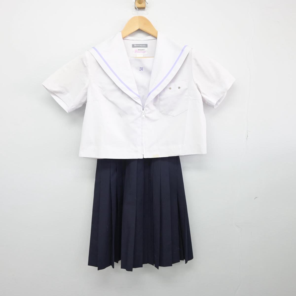 【中古】京都府 藤森中学校 女子制服 2点（セーラー服・スカート）sf029499