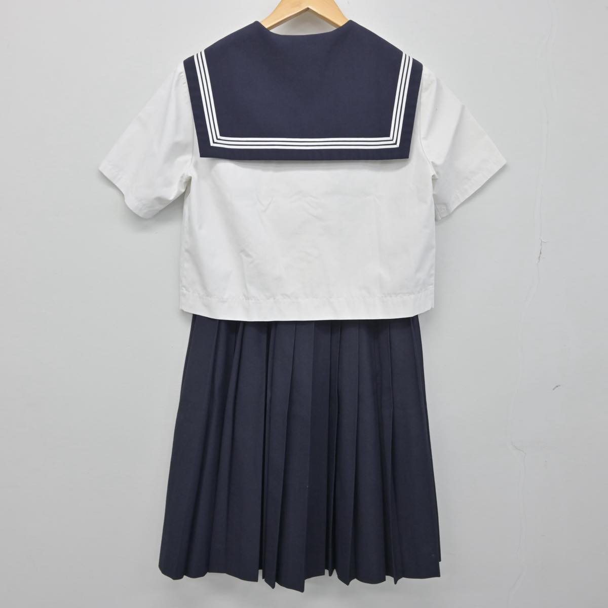 【中古】愛知県 弥富北中学校 女子制服 3点（セーラー服・スカート）sf029520