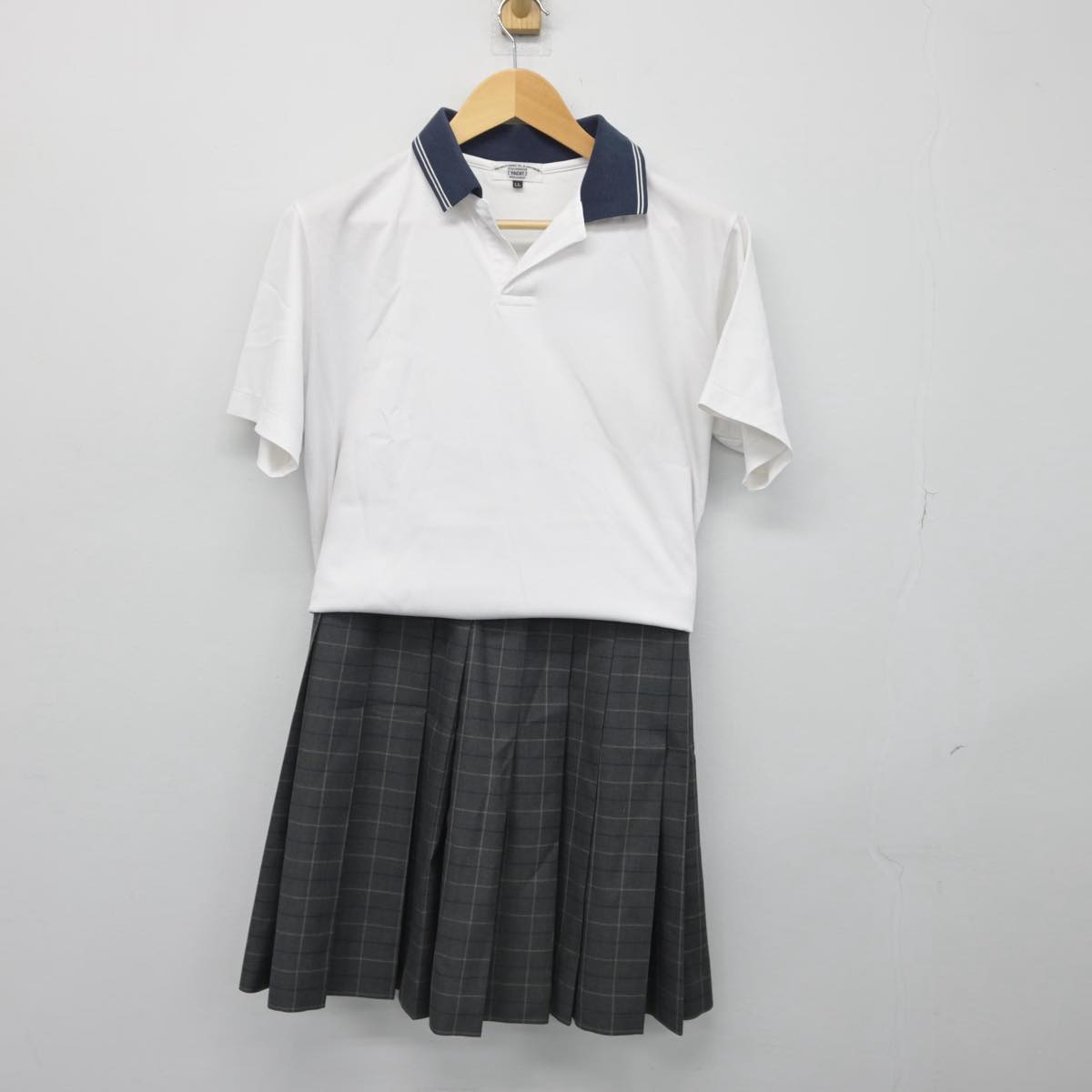 【中古】岡山県 芳泉高等学校 女子制服 3点（シャツ・シャツ・スカート）sf029565