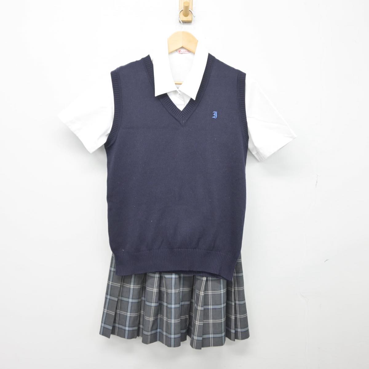 【中古】埼玉県 岩槻高等学校 女子制服 3点（ニットベスト・シャツ・スカート）sf029577