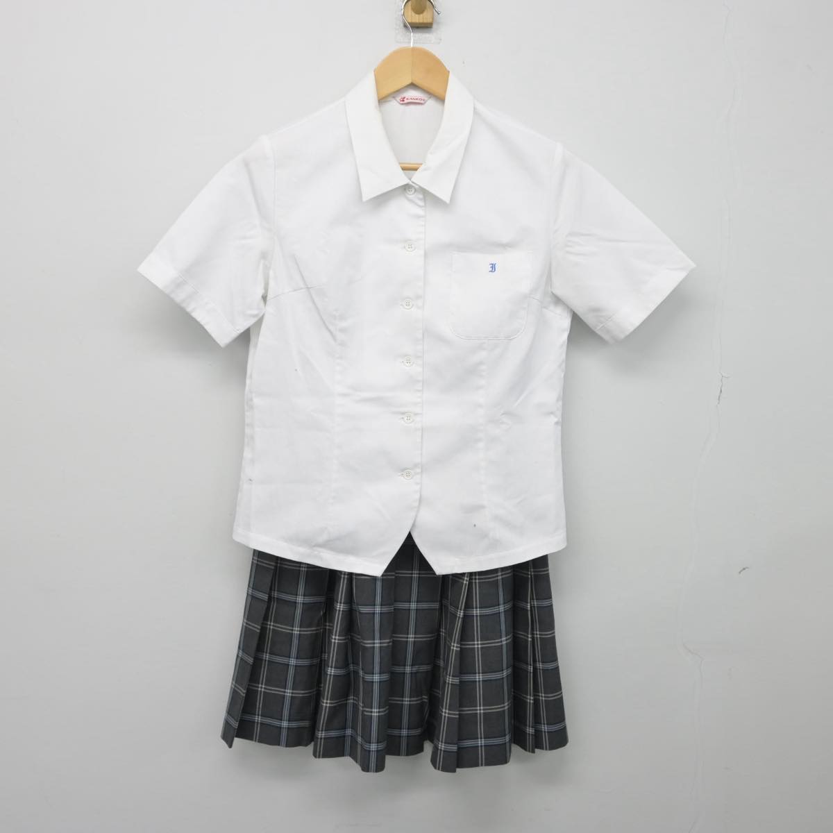 【中古】埼玉県 岩槻高等学校 女子制服 3点（ニットベスト・シャツ・スカート）sf029577