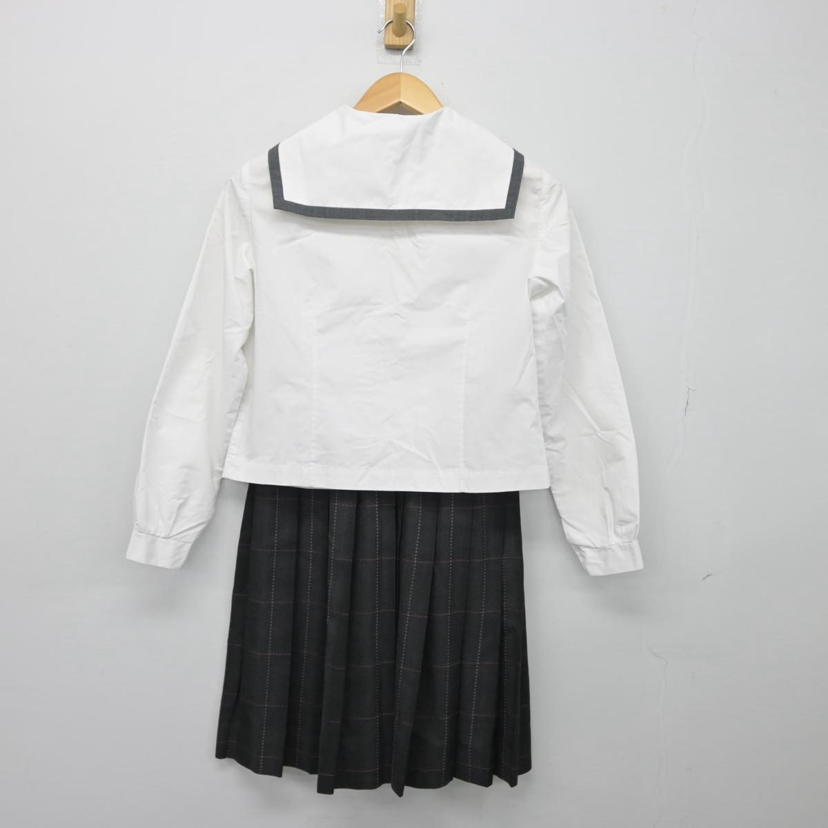 【中古】秋田県 松陽高等学校 女子制服 2点（セーラー服・スカート）sf029581