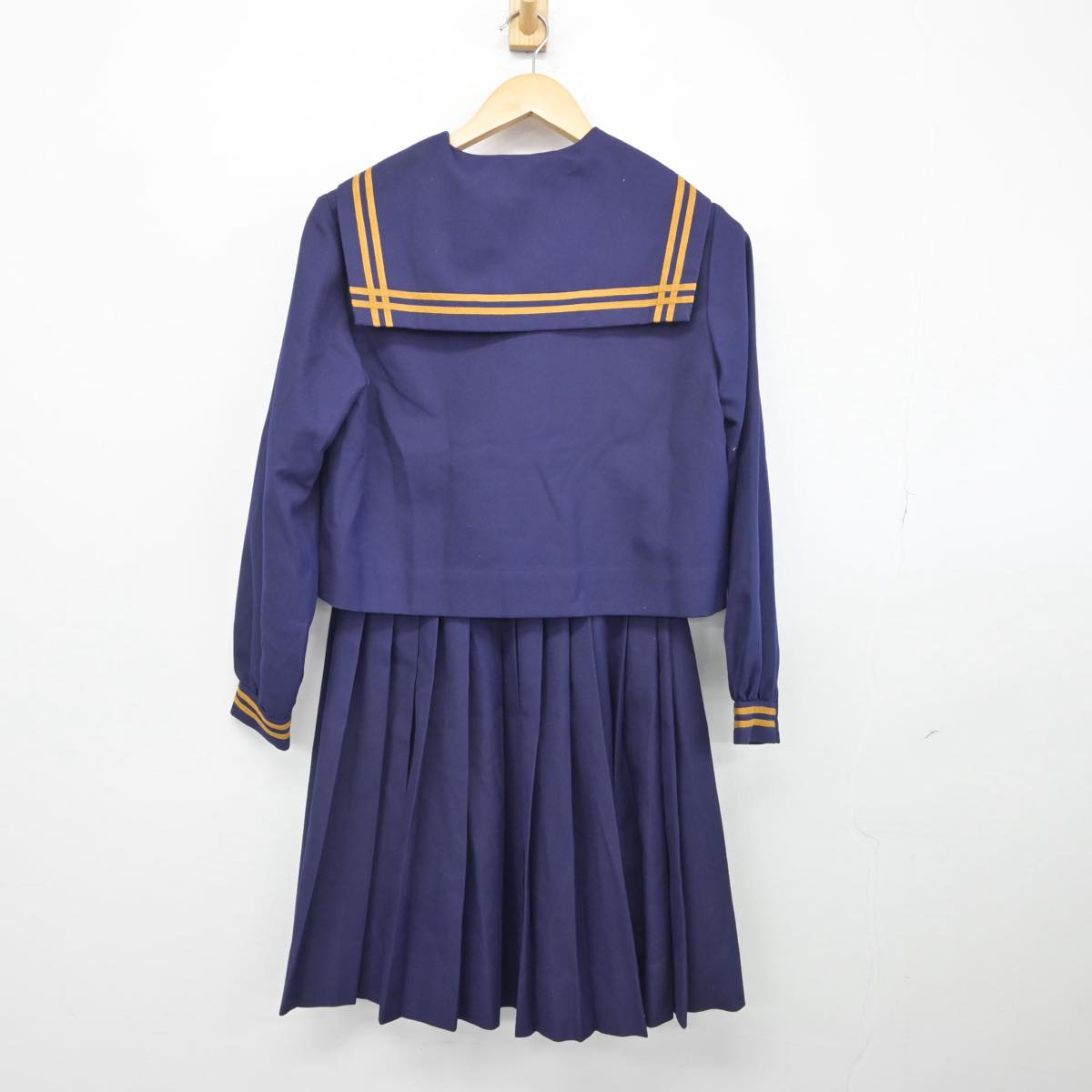 【中古】沖縄県 松島中学校 女子制服 3点（セーラー服・スカート）sf029666