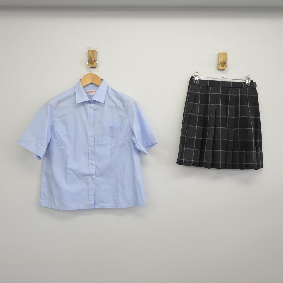 【中古】神奈川県 座間総合高等学校 女子制服 2点（シャツ・スカート）sf029678