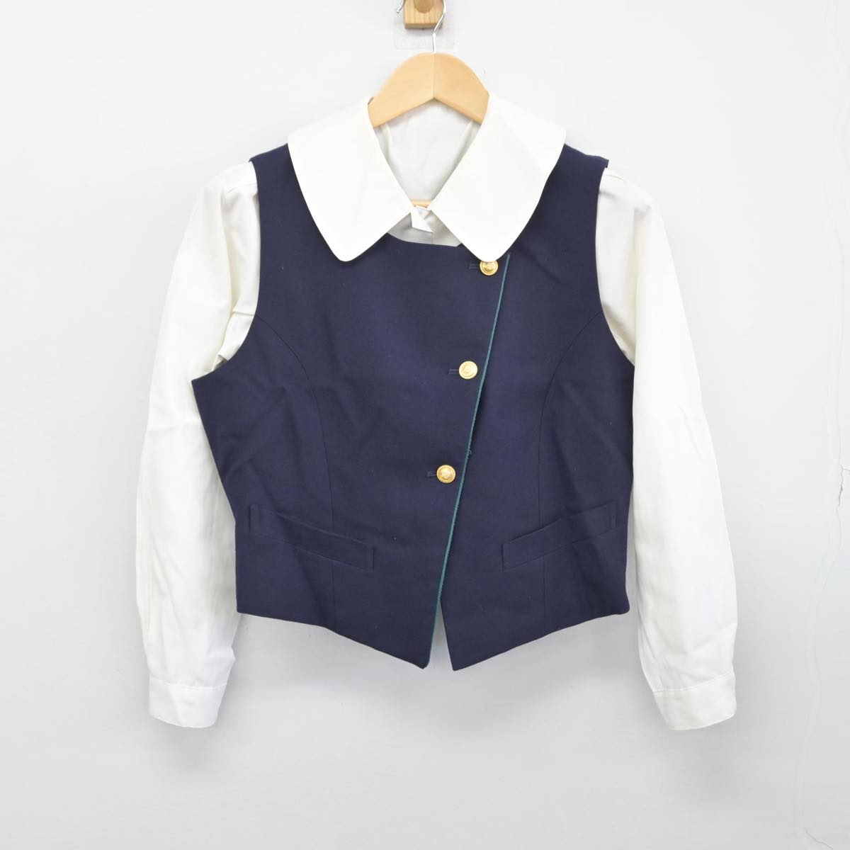 【中古】三重県 暁中学校高等学校 女子制服 2点（ベスト・シャツ）sf029700