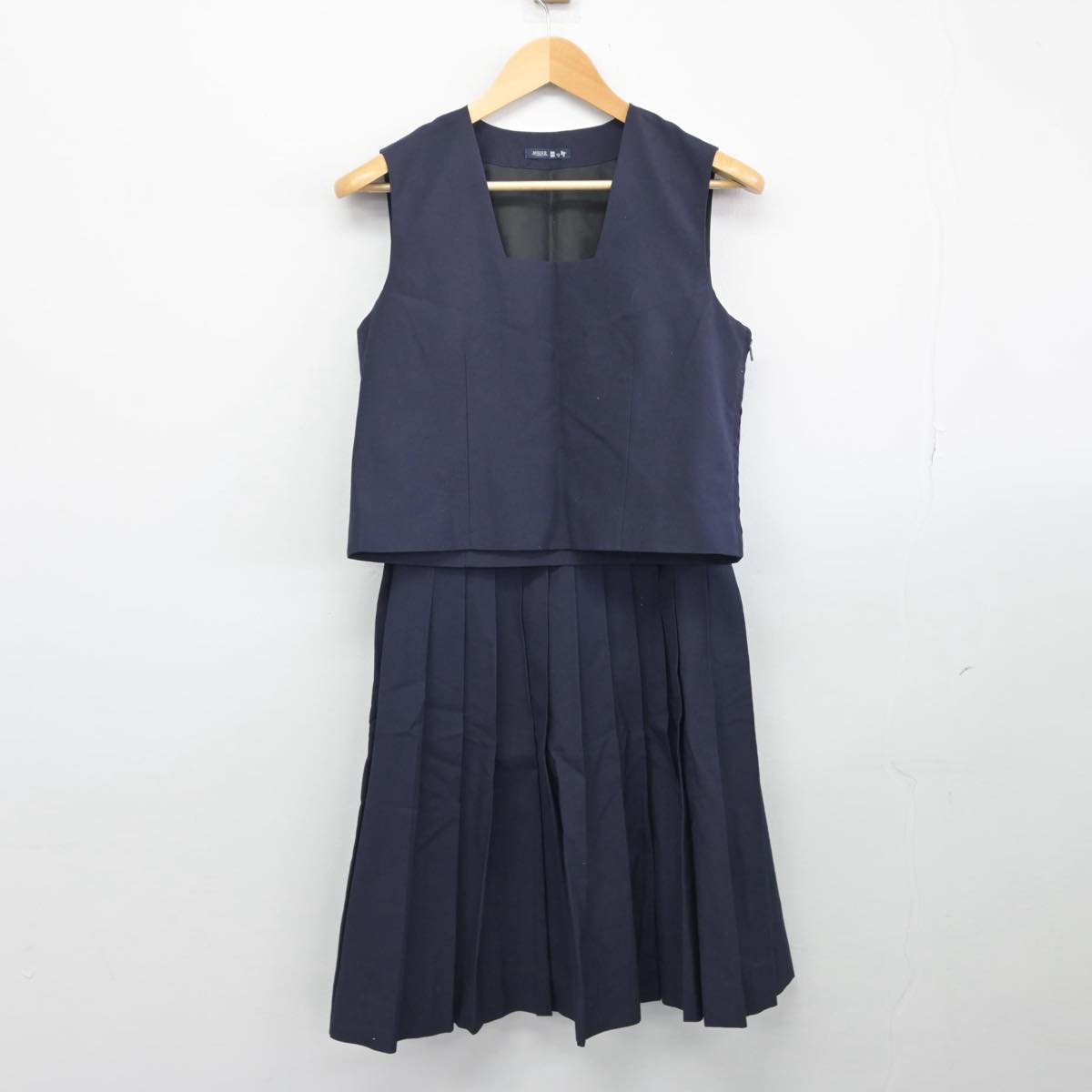 【中古】埼玉県 本郷中学校 女子制服 3点（ベスト・スカート）sf029710