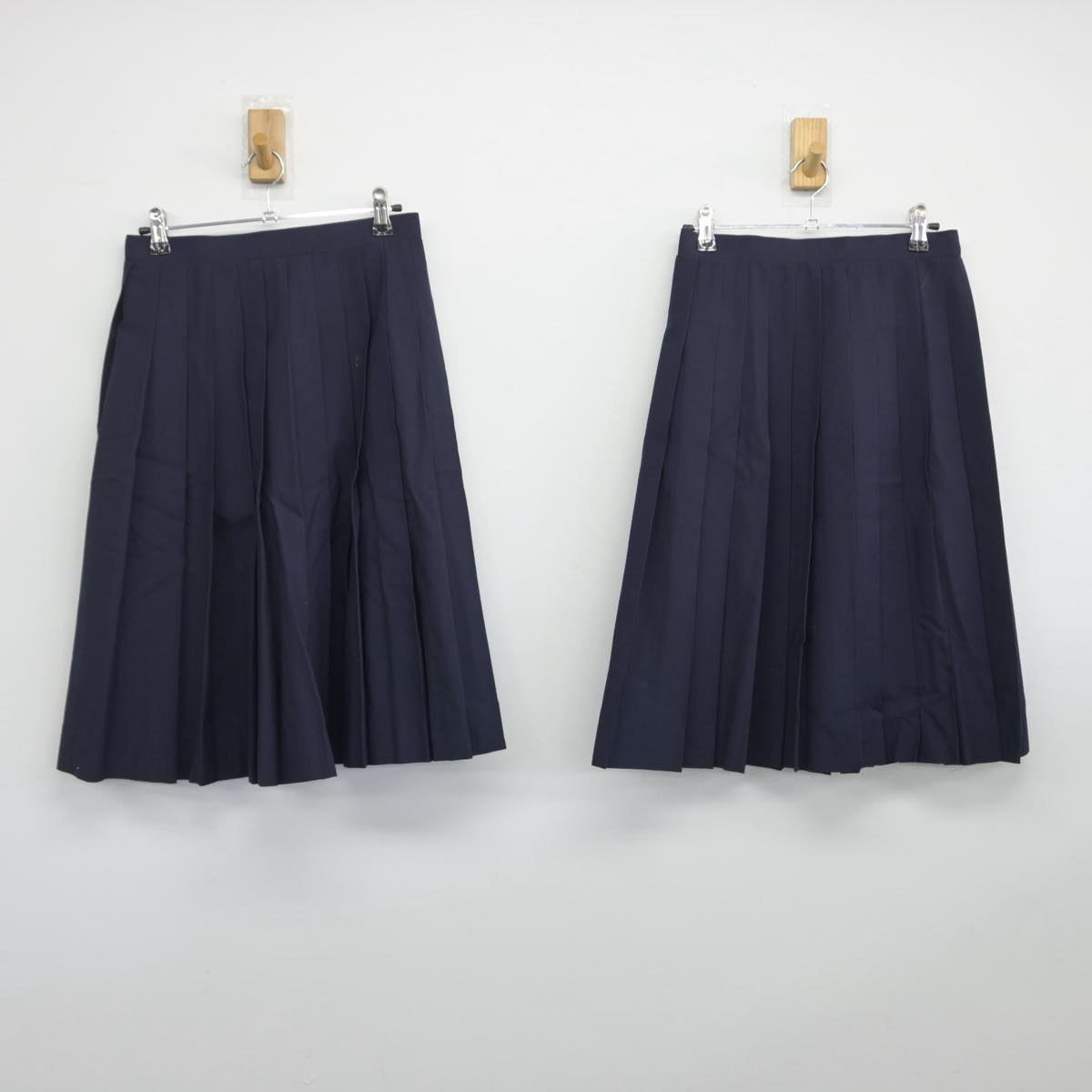 【中古】埼玉県 本郷中学校 女子制服 3点（ベスト・スカート）sf029710