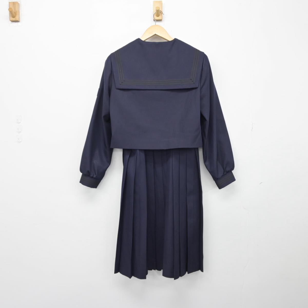 【中古】北海道 藤女子高等学校 女子制服 3点（セーラー服・ジャンパースカート）sf029856