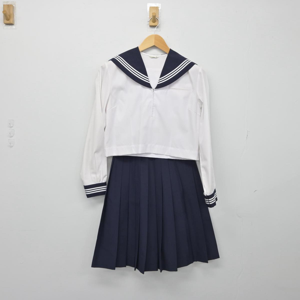 【中古】埼玉県 本庄高等学校 女子制服 2点（セーラー服・スカート）sf029864