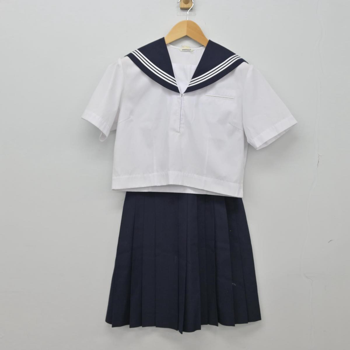 【中古】埼玉県 本庄高等学校 女子制服 2点（セーラー服・スカート）sf029865