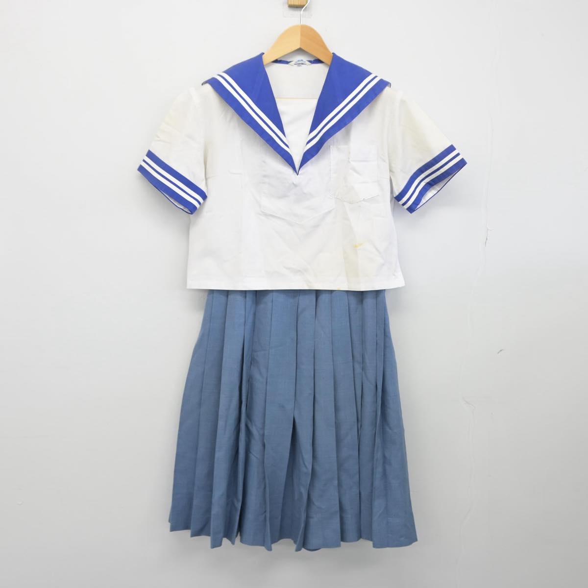 【中古】熊本県 託麻中学校 女子制服 2点（セーラー服・スカート）sf029895