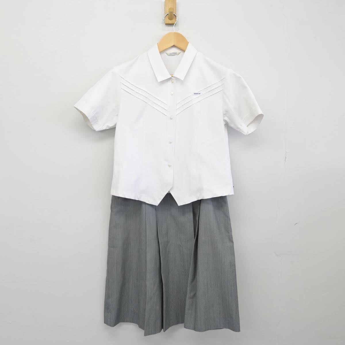 【中古】福岡県 玄界高等学校 女子制服 2点（シャツ・スカート）sf029910