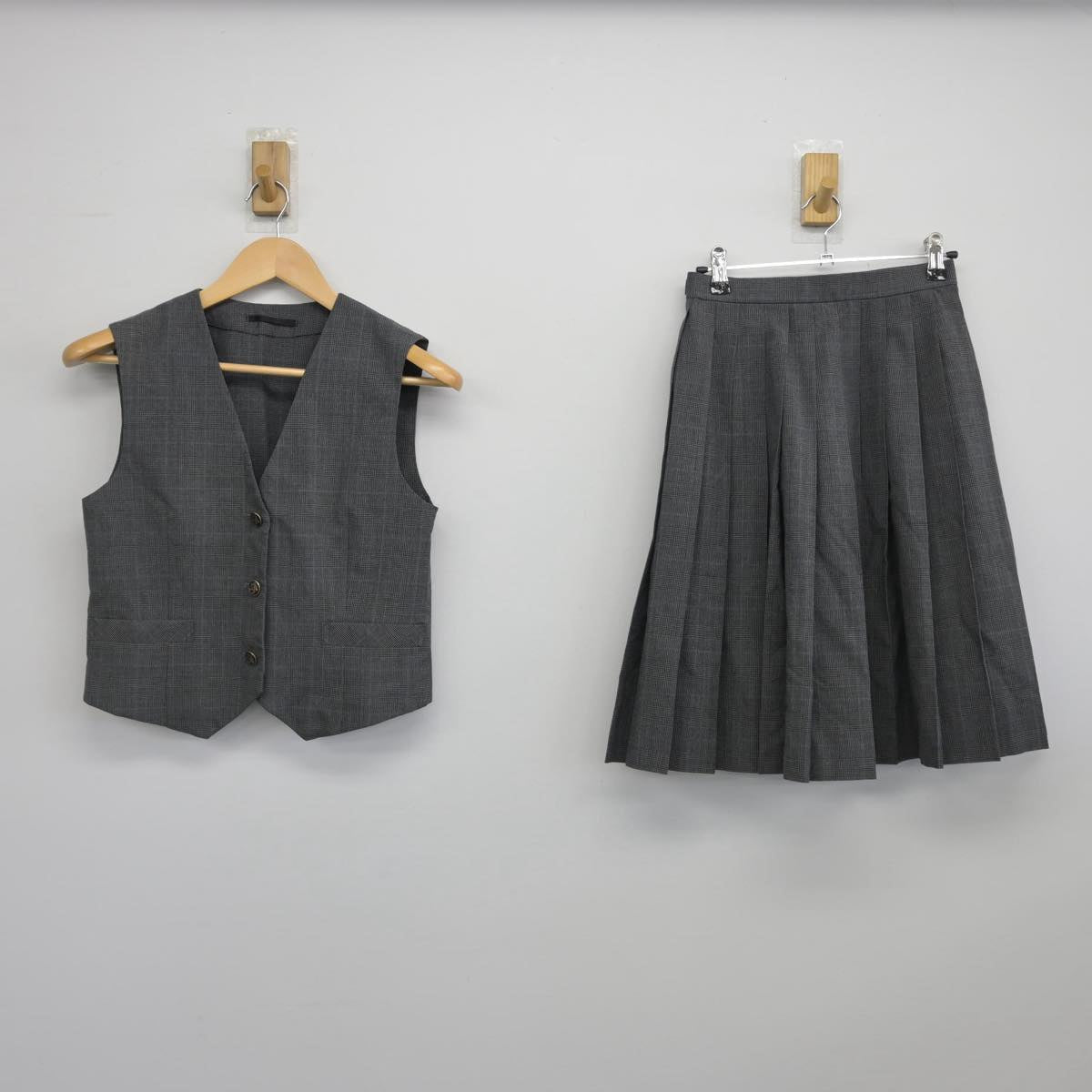 【中古】静岡県 田方農業高等学校 女子制服 2点（ベスト・スカート）sf029919