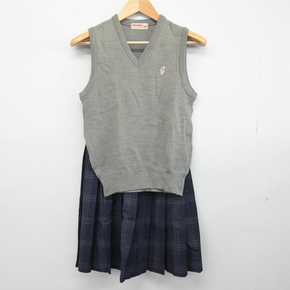 【中古】京都府 京都西山高等学校 女子制服 2点（ニットベスト・スカート）sf029928