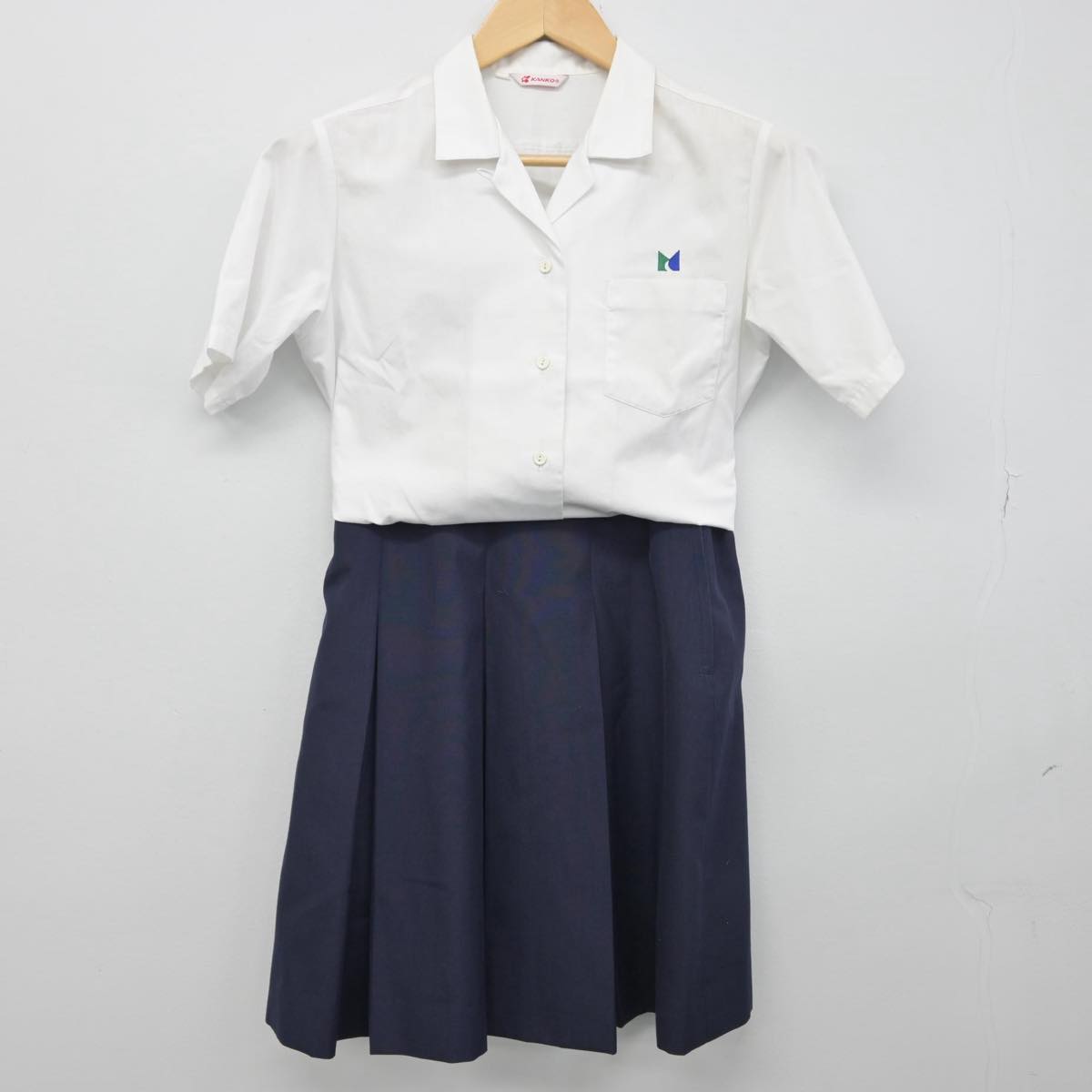 【中古】広島県 広島総合教育専門学校 女子制服 2点（シャツ・スカート）sf029956