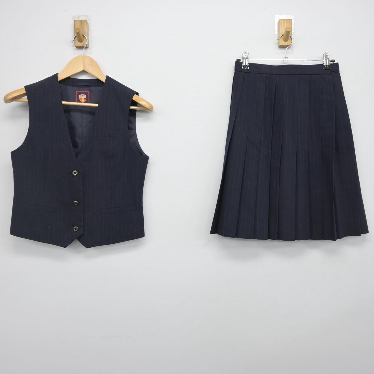 【中古】埼玉県 花咲徳栄高等学校 女子制服 2点（ベスト・スカート）sf029962