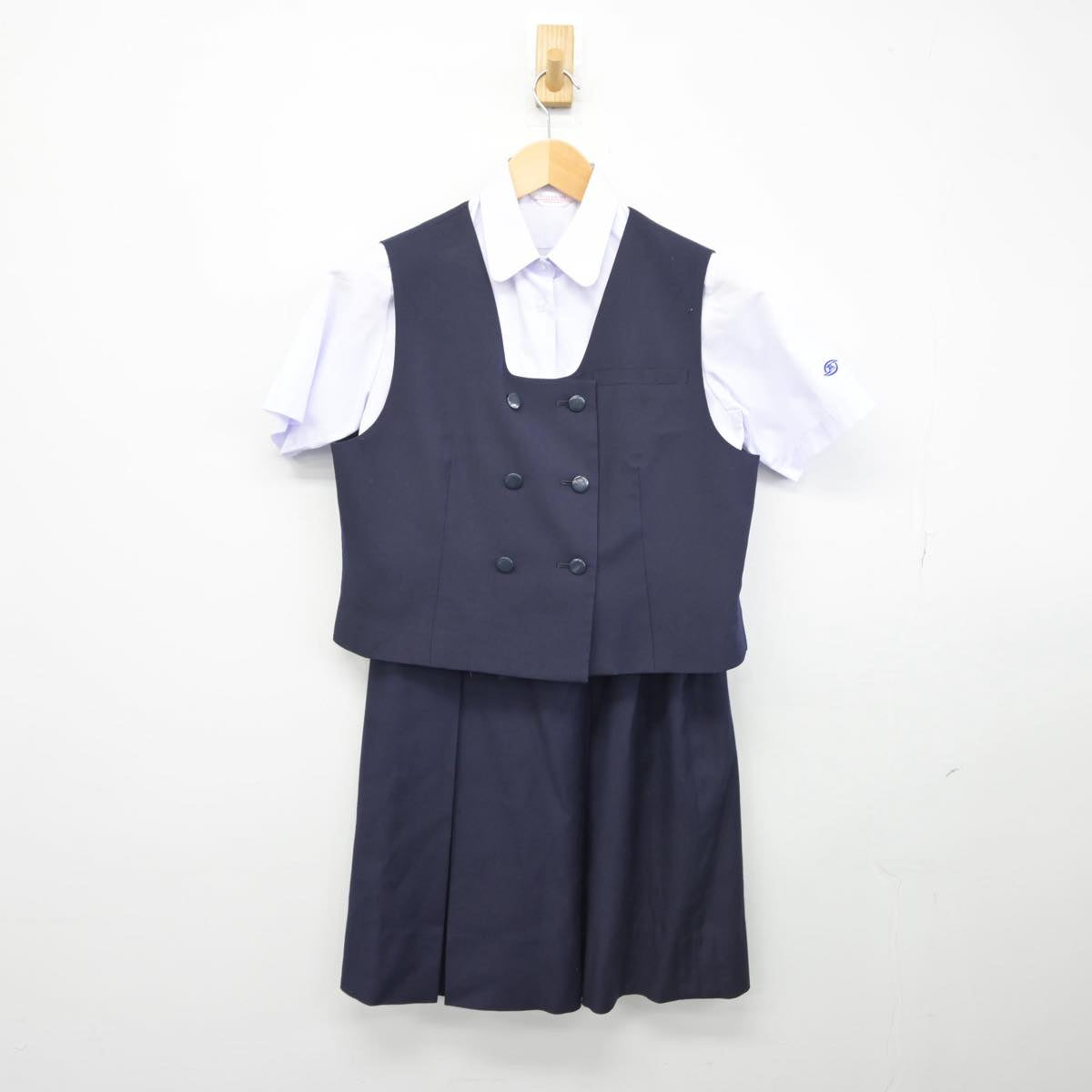 【中古】埼玉県 坂戸高等学校 女子制服 4点（ベスト・シャツ・スカート）sf029982