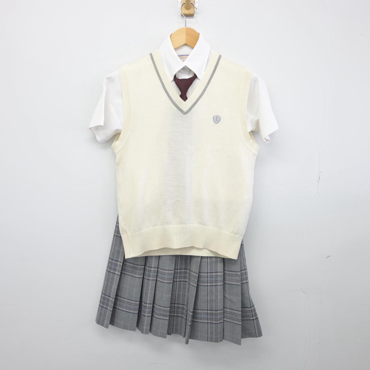 【中古】埼玉県 栄高等学校 女子制服 4点（ニットベスト・シャツ・スカート）sf029987