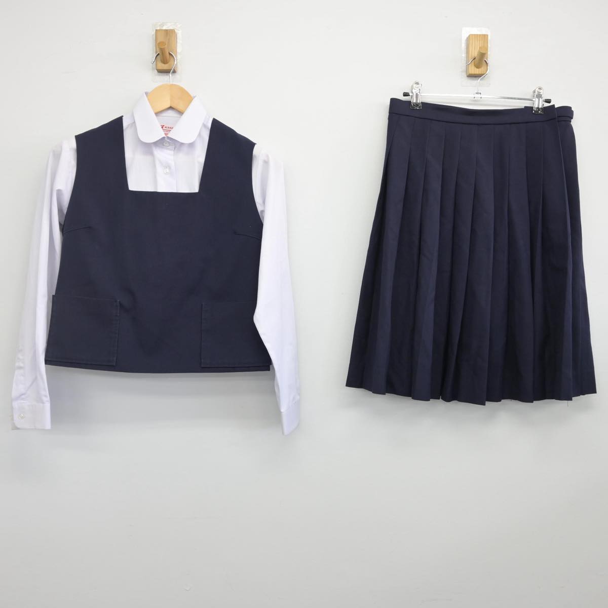 【中古】愛媛県 久米中学校 女子制服 3点（シャツ・ベスト・スカート）sf029999