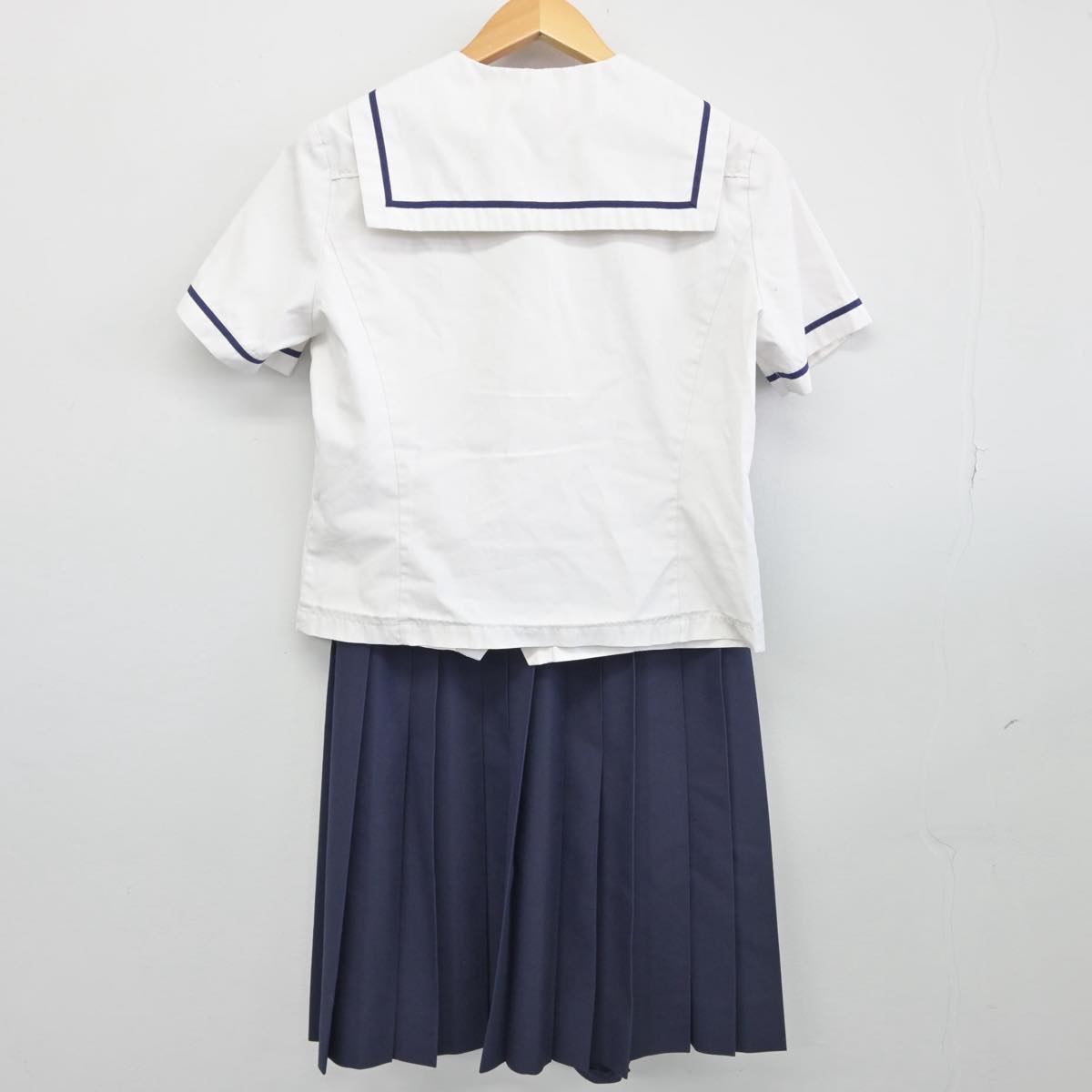 【中古】愛媛県 久米中学校 女子制服 3点（セーラー服・スカート）sf030001