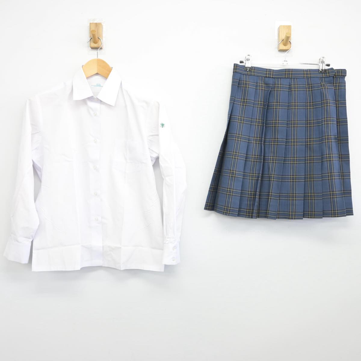 【中古】山梨県 韮崎高等学校 女子制服 2点（シャツ・スカート）sf030008