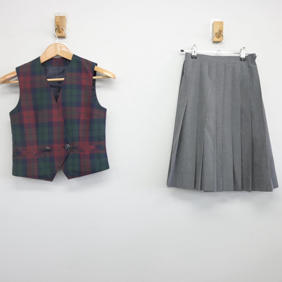 【中古】東京都 青山中学校 女子制服 2点（ベスト・スカート）sf030023