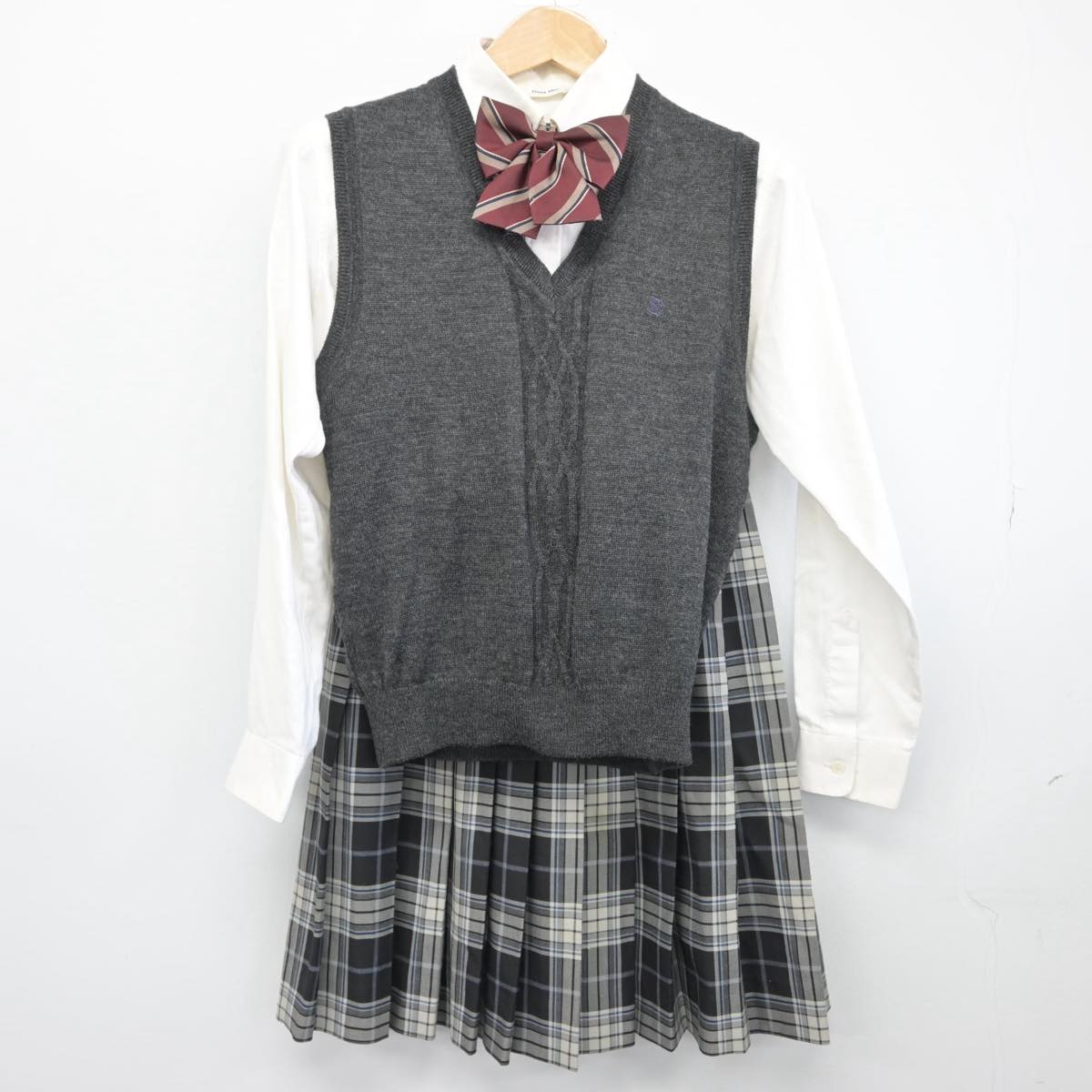 【中古】千葉県 西武台千葉高等学校 女子制服 6点（ブレザー・シャツ・ニットベスト・スカート）sf030029